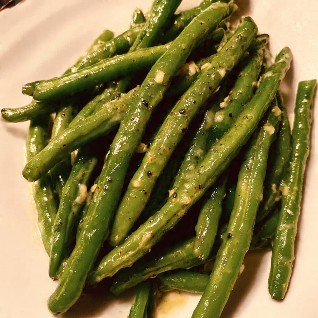 Fresh green beans sautéed in garlic butter and topped with a sprinkle of seasoning.