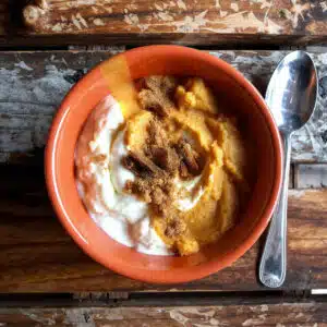 5-Minute Pumpkin Pie Yogurt Bowl — all the flavors of pumpkin pie in a healthy, protein-packed breakfast